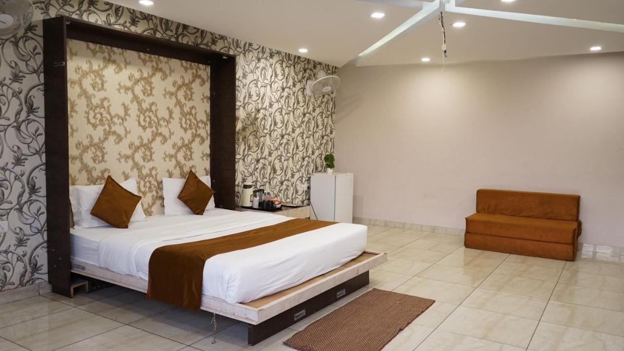 Hotel K3 Club Residency Jhānsi Zewnętrze zdjęcie